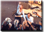 ACCLAMATIONS et TENDRESSE DE SES FANS ...